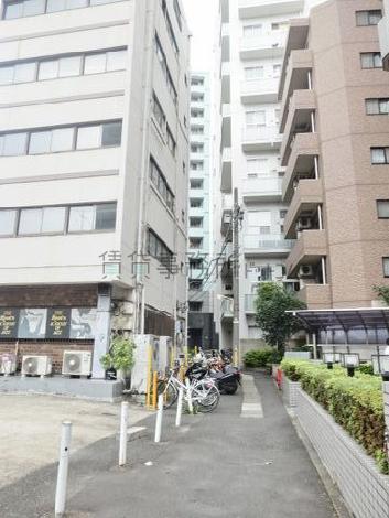 隣接する背面通り