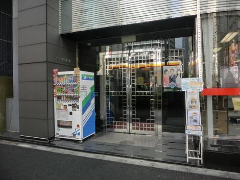 透明感のある玄関部分