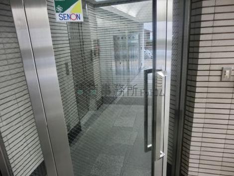 手動のガラス扉