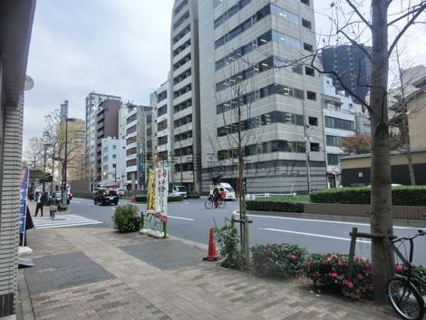 正面玄関前、築地市場方面