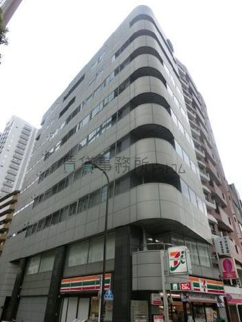 一階にはコンビニが入っております