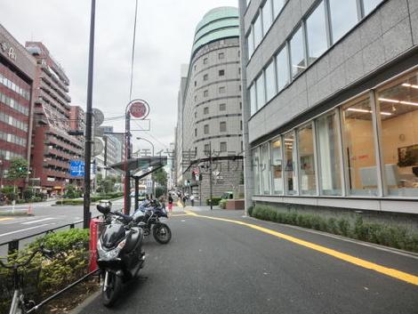 東新宿駅方面