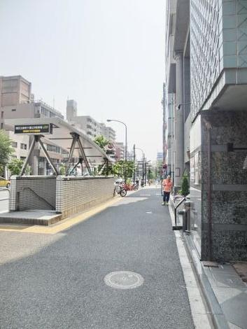 地下駐車場への出入り口