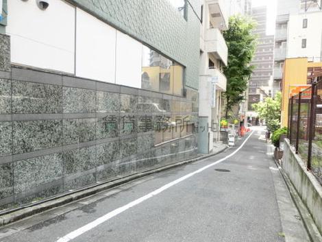 隣接する脇道
