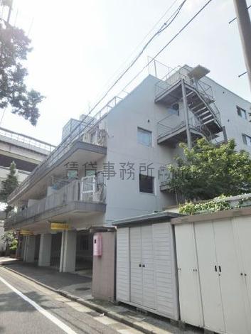 幅広いバルコニー