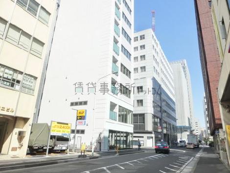 見通しの良い公道沿いです