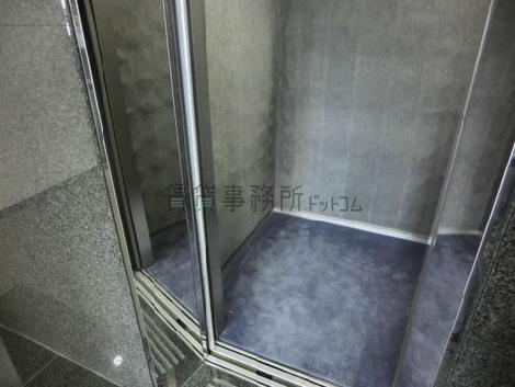 エレベーター内です