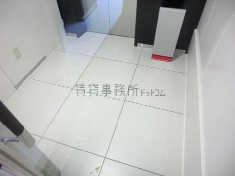 清潔感のあるエントランスです