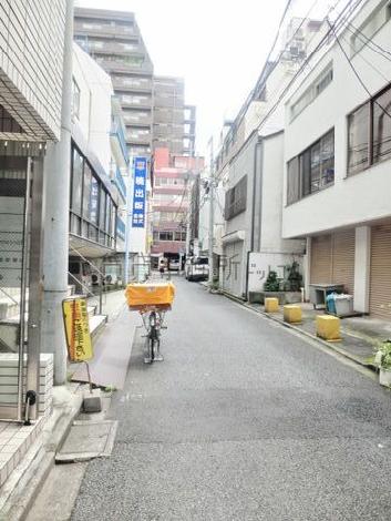 隣接する脇道