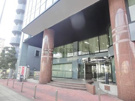 吹き抜けていて開放感があります