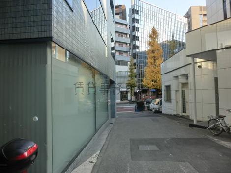 物件入口から見た周辺です