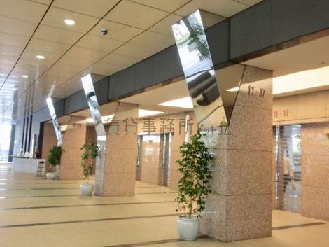 大理石調、雰囲気のあるエントランス