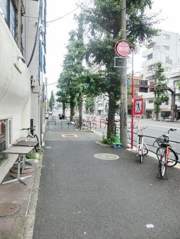 街路樹のある通り