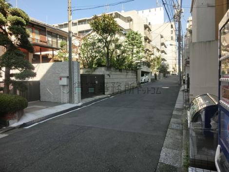 正面入口付近から見た周辺です