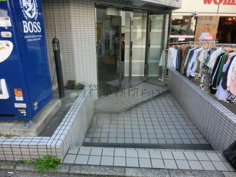 正面入口付近です