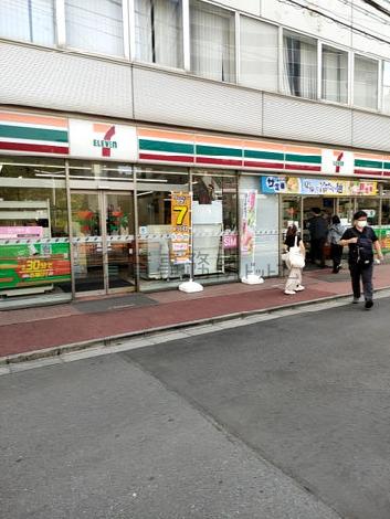 近くにコンビニあり
