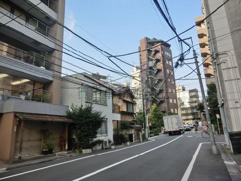 物件前の明治通り方向です