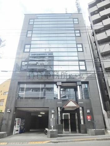 ダークな外装でまとめています
