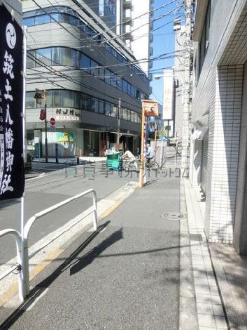 玄関前の歩道