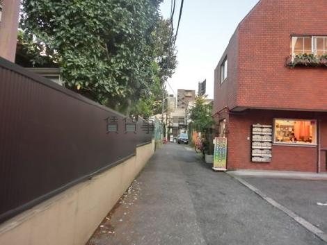 北東側の道路