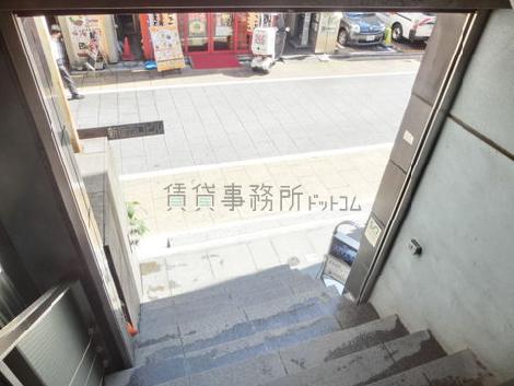 玄関内からのアングル