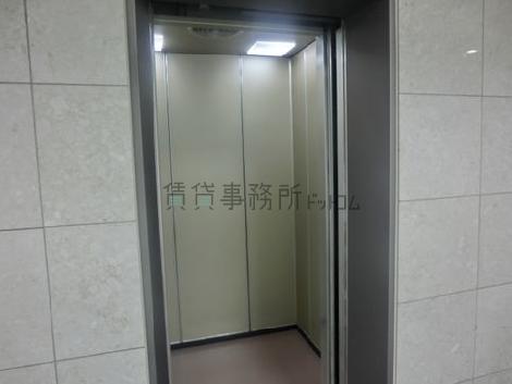 エレベーター内