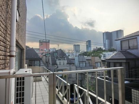 高台にございます