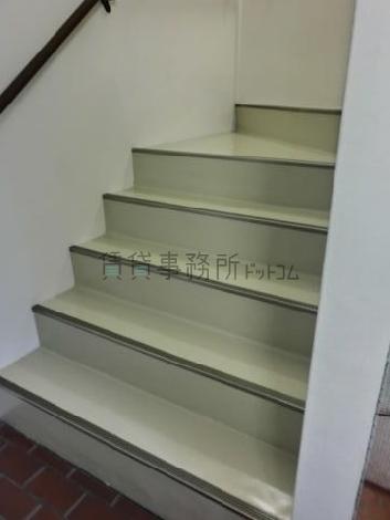 綺麗に清掃された階段です