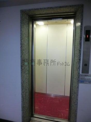 エレベーター内です