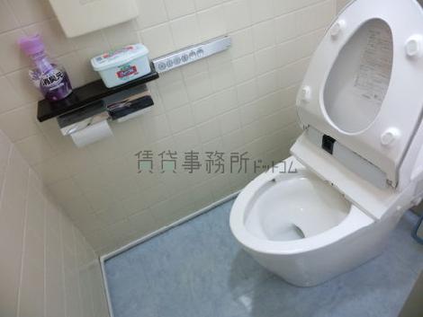 ウォシュレット付きのトイレ