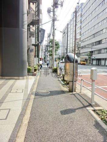 スッキリとした歩道