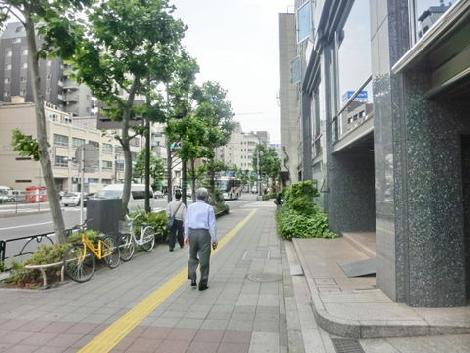 十分な歩道のある前面道路