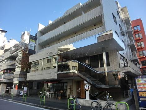 逆サイドから見た外観