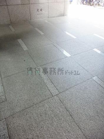 フラットな床面