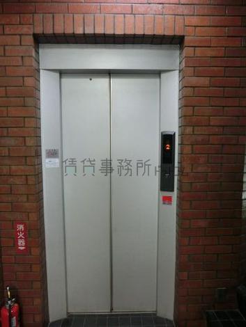 １階エレベーター乗り場