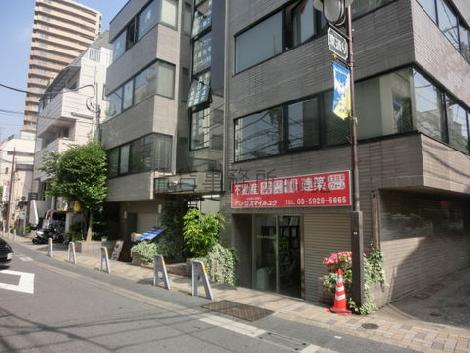 南向きのビルです