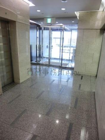 綺麗な石目の床面