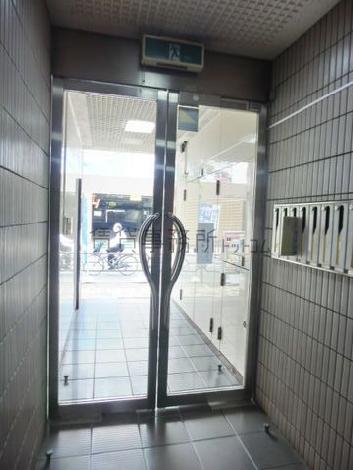 両開きの扉