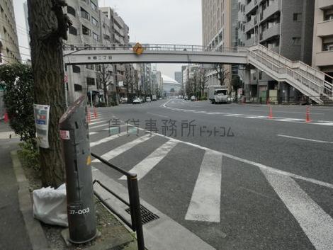 大通りに面しています