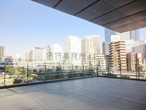 大崎駅前には高層ビルが並んでおります