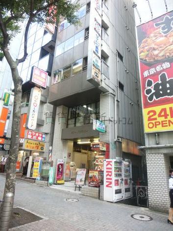 店舗が多いため立て看板が多くあります