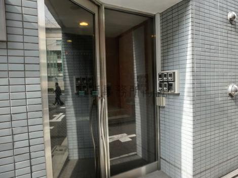 ガラス扉です