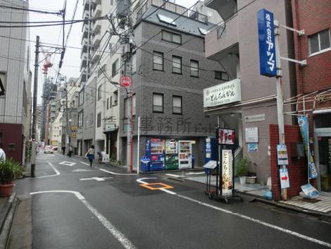 新橋方面です