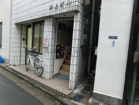 コンパクトな入口です