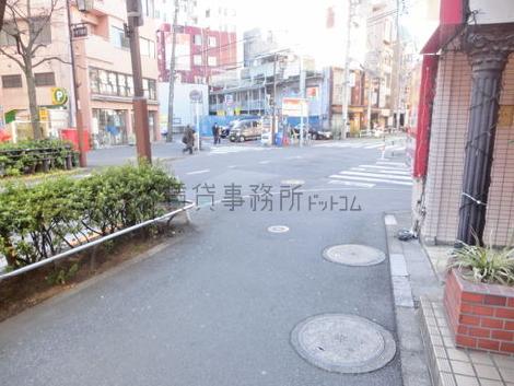 玄関前の歩道