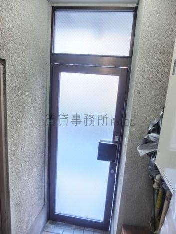 片開きの扉