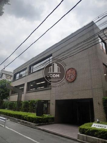 更生保護会館ビルの外観写真