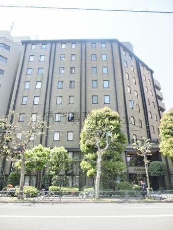 窓が整然と配列されています