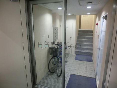 自動ガラスドアあり