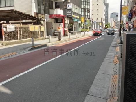 直進しますと溜池山王駅にすぐつきます